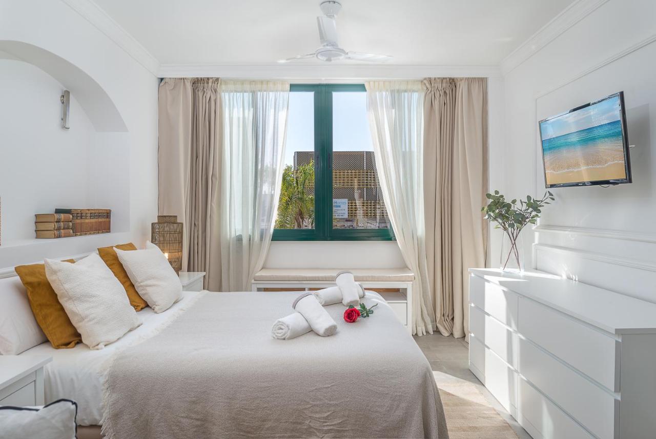 Bianca Chic Studio - Carihuela Beach At 300M Torremolinos Exterior photo