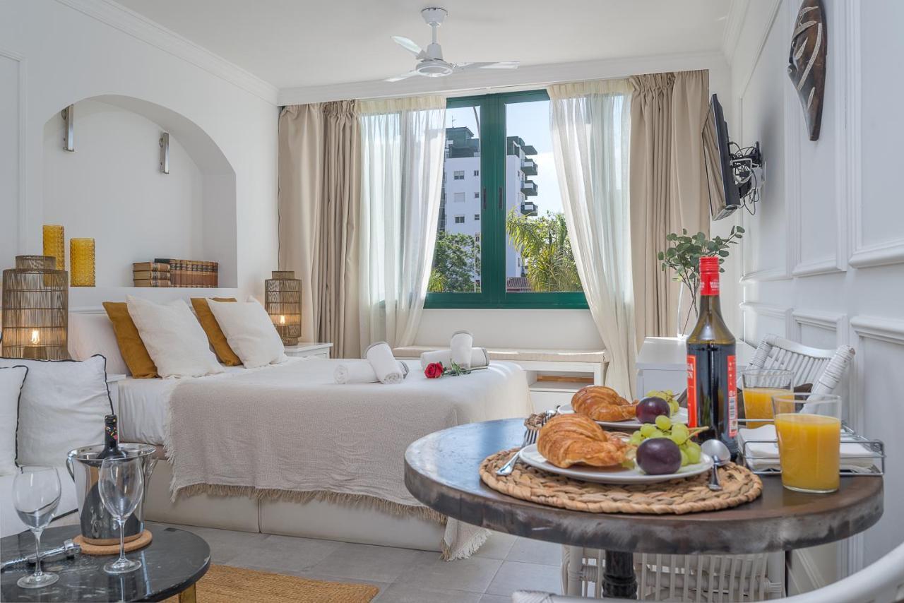 Bianca Chic Studio - Carihuela Beach At 300M Torremolinos Exterior photo