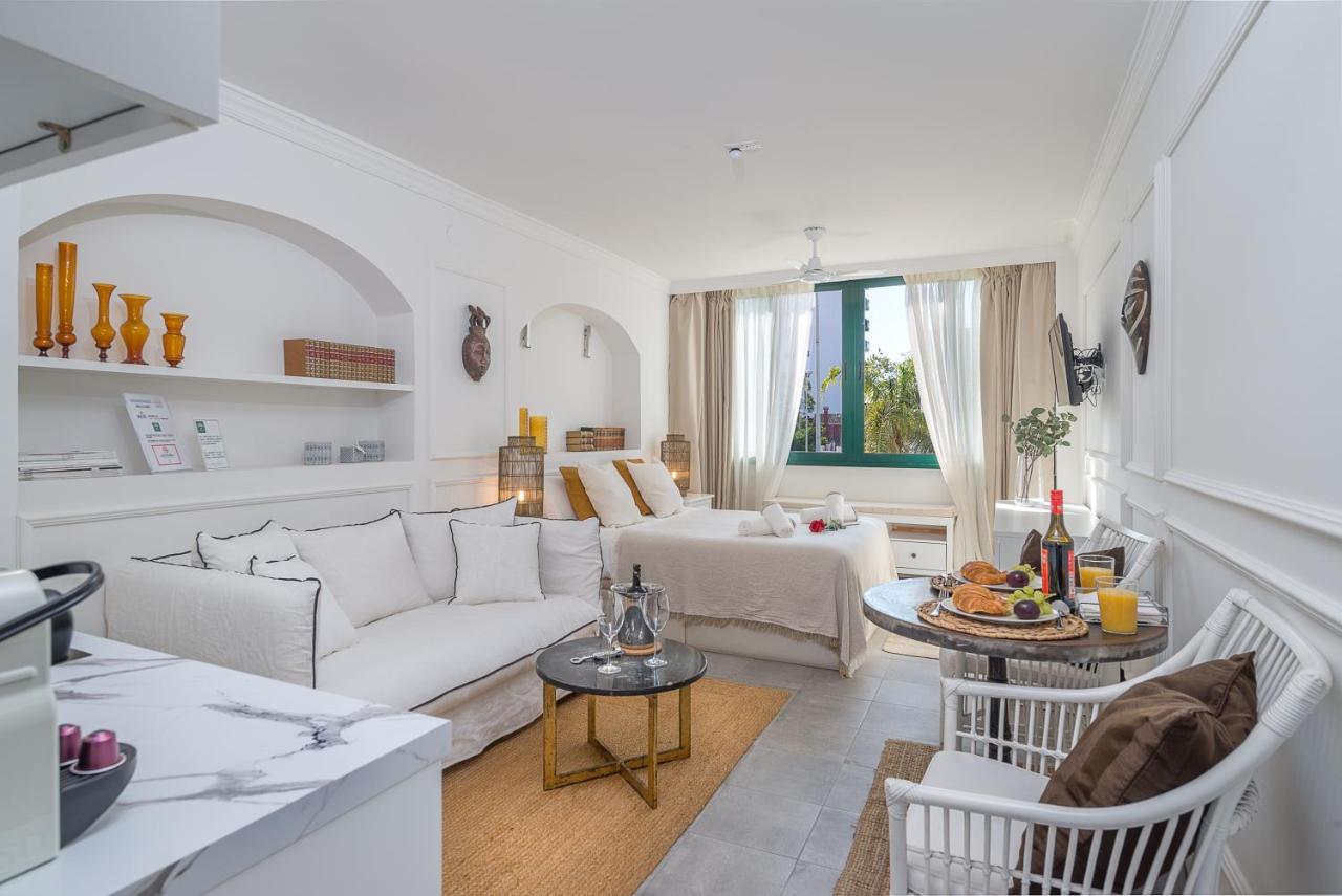 Bianca Chic Studio - Carihuela Beach At 300M Torremolinos Exterior photo