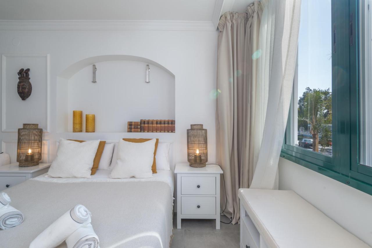 Bianca Chic Studio - Carihuela Beach At 300M Torremolinos Exterior photo